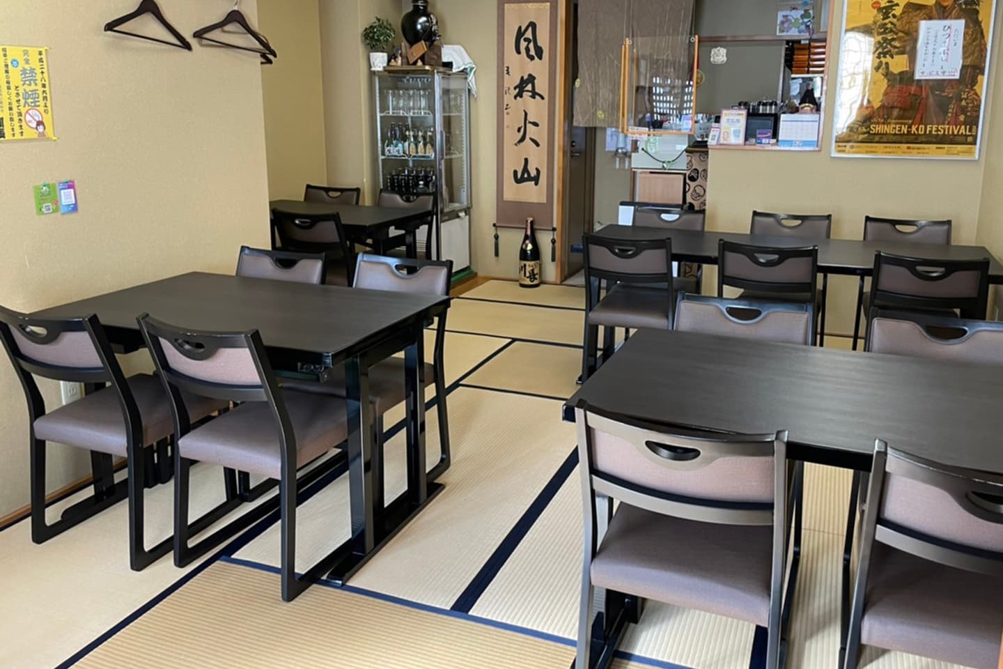 甲府駅前うなぎ川長店内